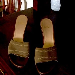 Stuart Weitzman ladies  shoes. Very good. condition Taupe color Size 7.5